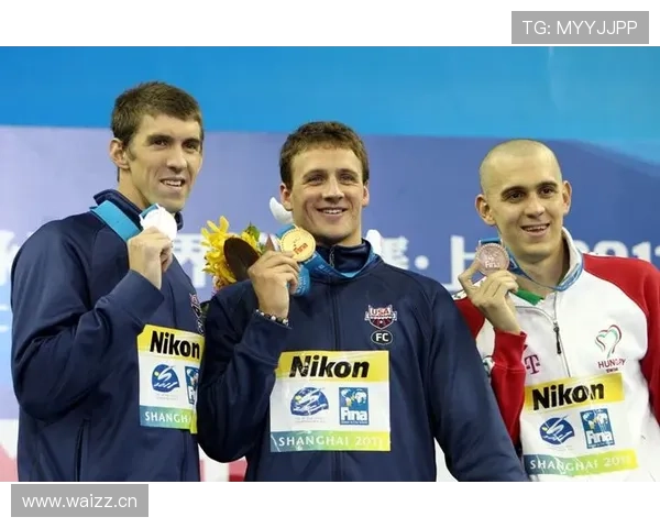 瑞安·洛赫特居然还在用那条泳裤？看着就像从90年代穿越来的明星现场！