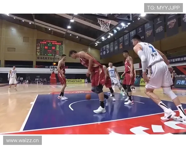 篮球比赛中的计时规则解析：为何有时暂停后不秒停